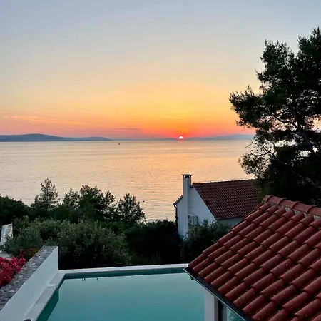Mit Pool Und Meerzugang Hébergement de vacances *